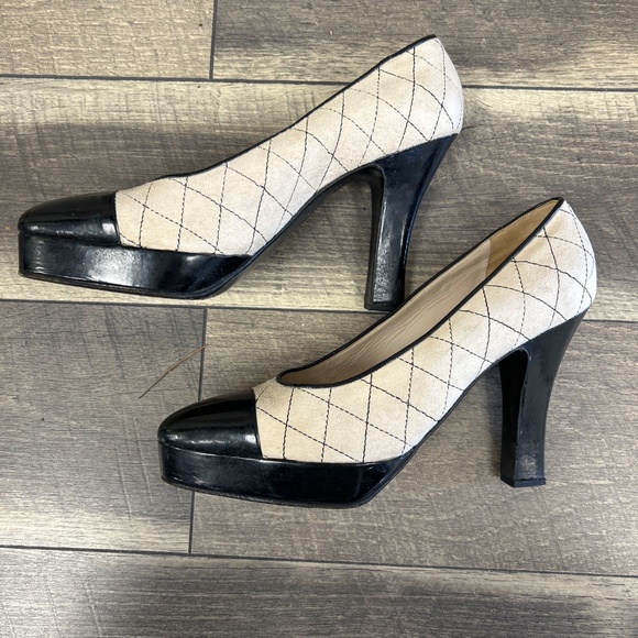Authentic CHANEL tan suede stitch platform heels pumps 9 - Picture 6 of 8